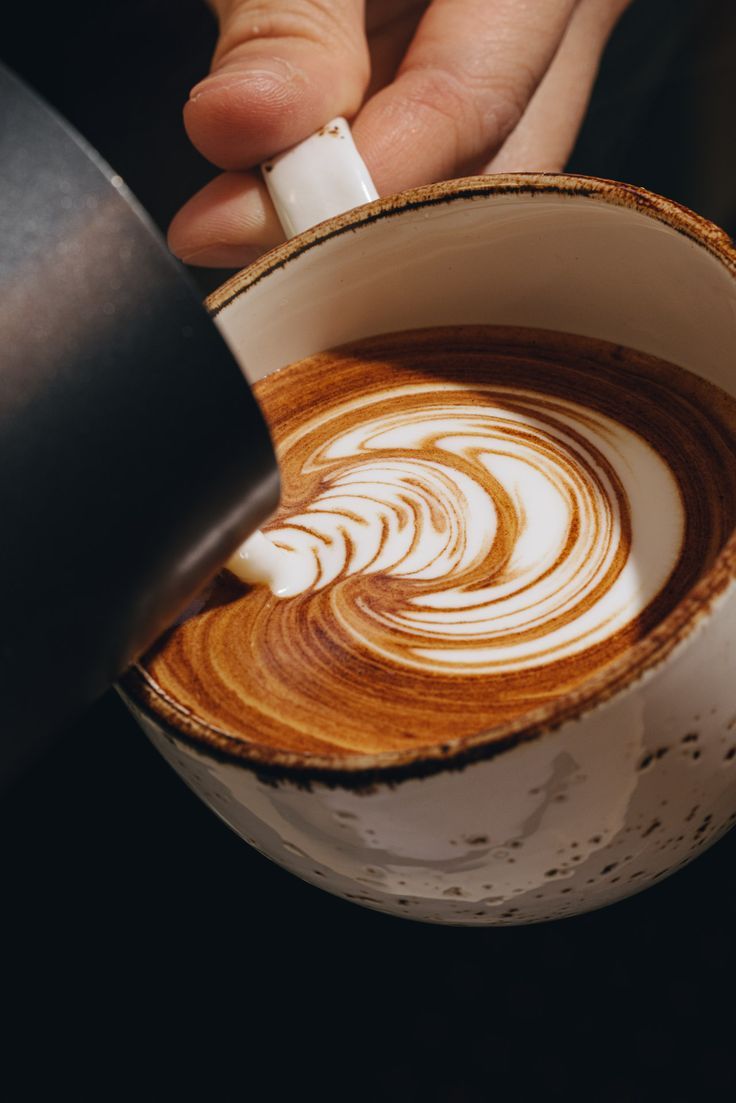 Mastering Latte Art: A Complete Guide for Home and Professional Baristas